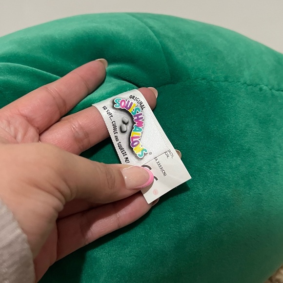 💗 Squishmallows - 10” Valentine Avocado - Picture 4 of 6